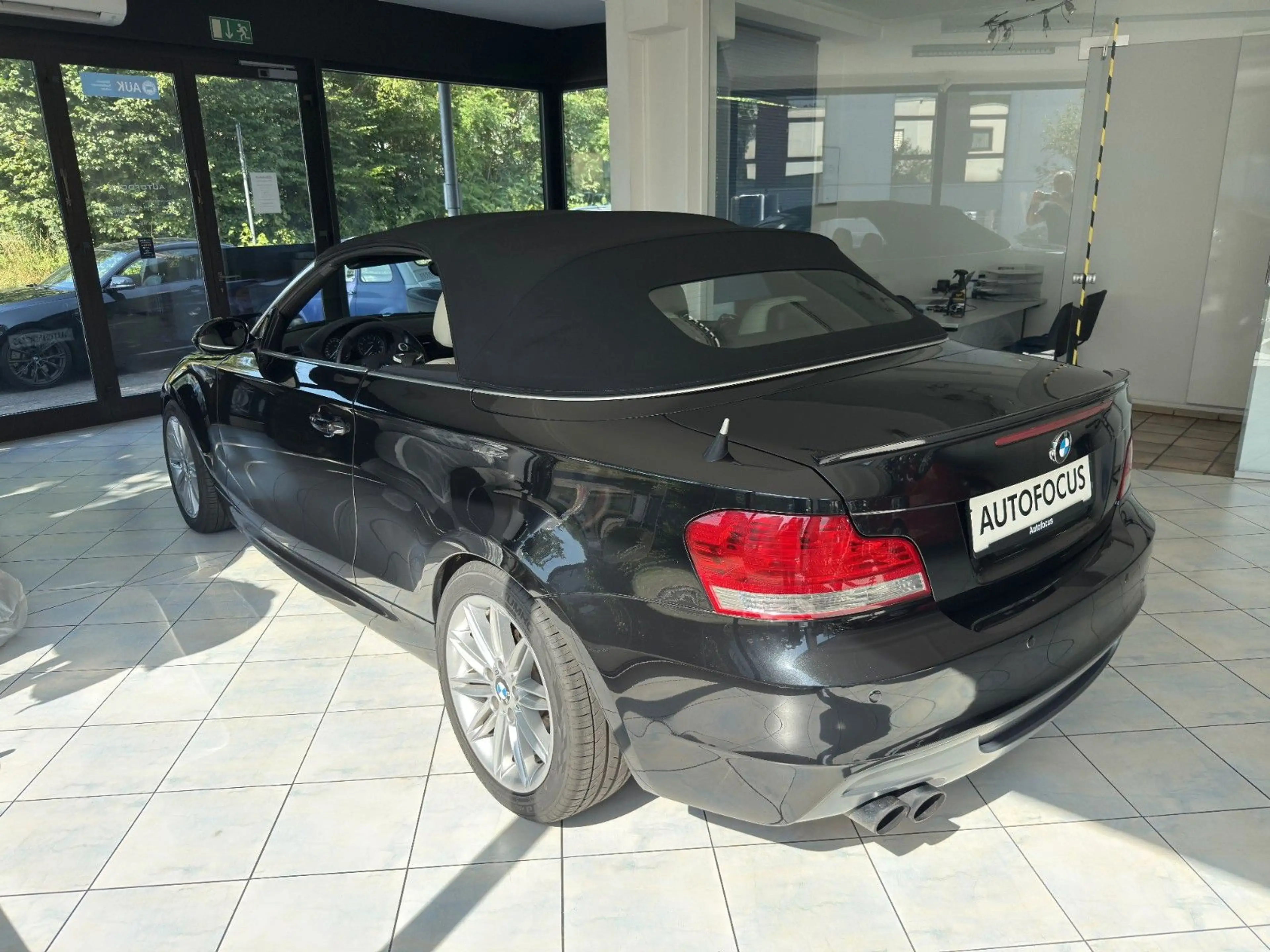 BMW 135 Cabrio*Leder*Xenon*M-Paket* — photo 4