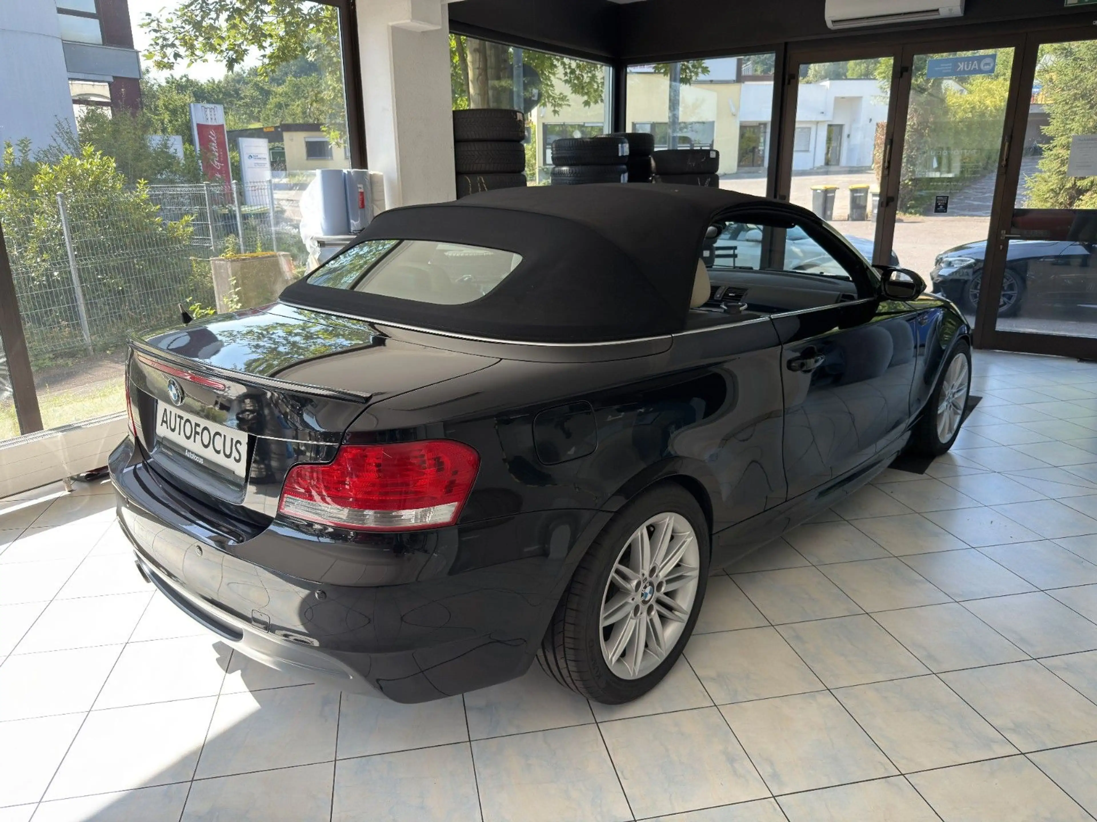 BMW 135 Cabrio*Leder*Xenon*M-Paket* — photo 6