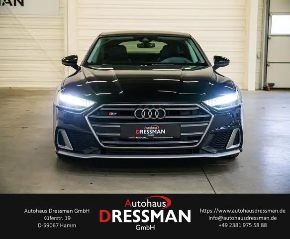 Audi S7 view 2