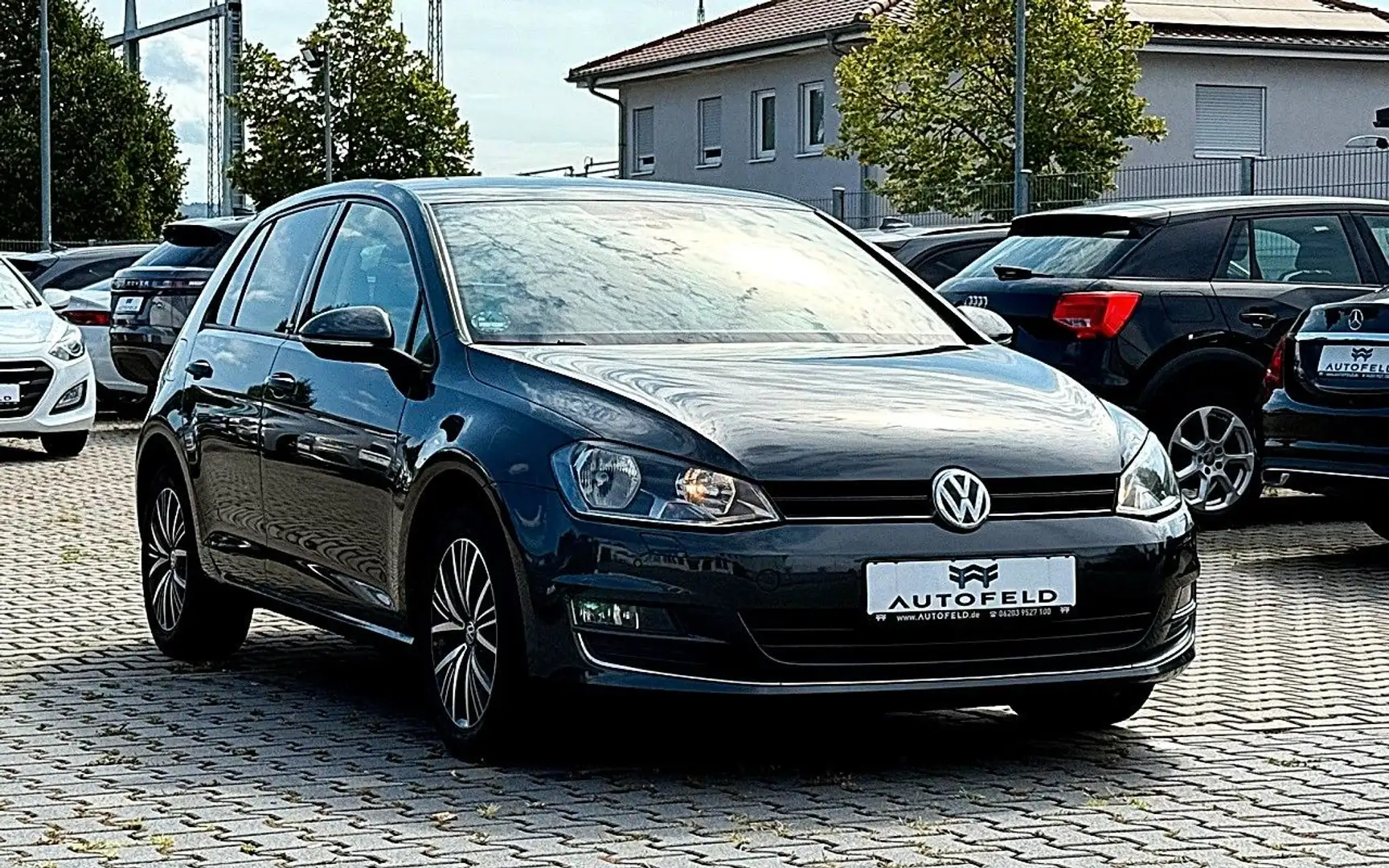 Volkswagen Golf 7 1.2 TSI BMT ALLSTAR/SHZ/PDC/KLIMA/BT/ Schwarz - 2