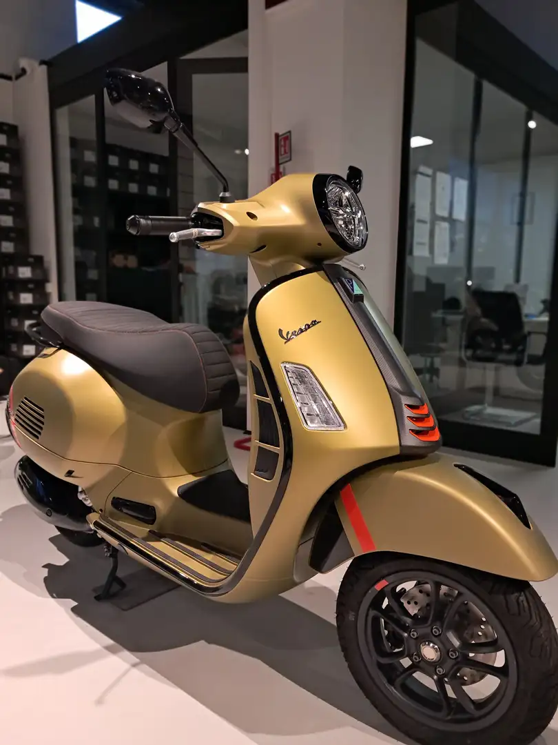 Vespa GTS Super Sport 300 Verde - 1