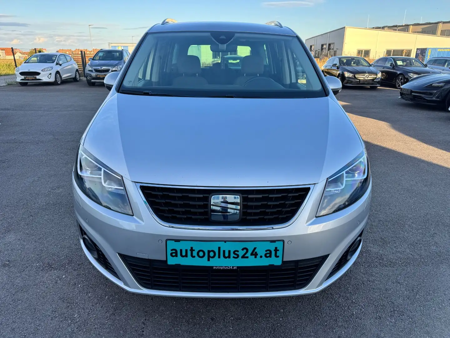 SEAT Alhambra Executive 2,0 TDI DSG Grau - 2