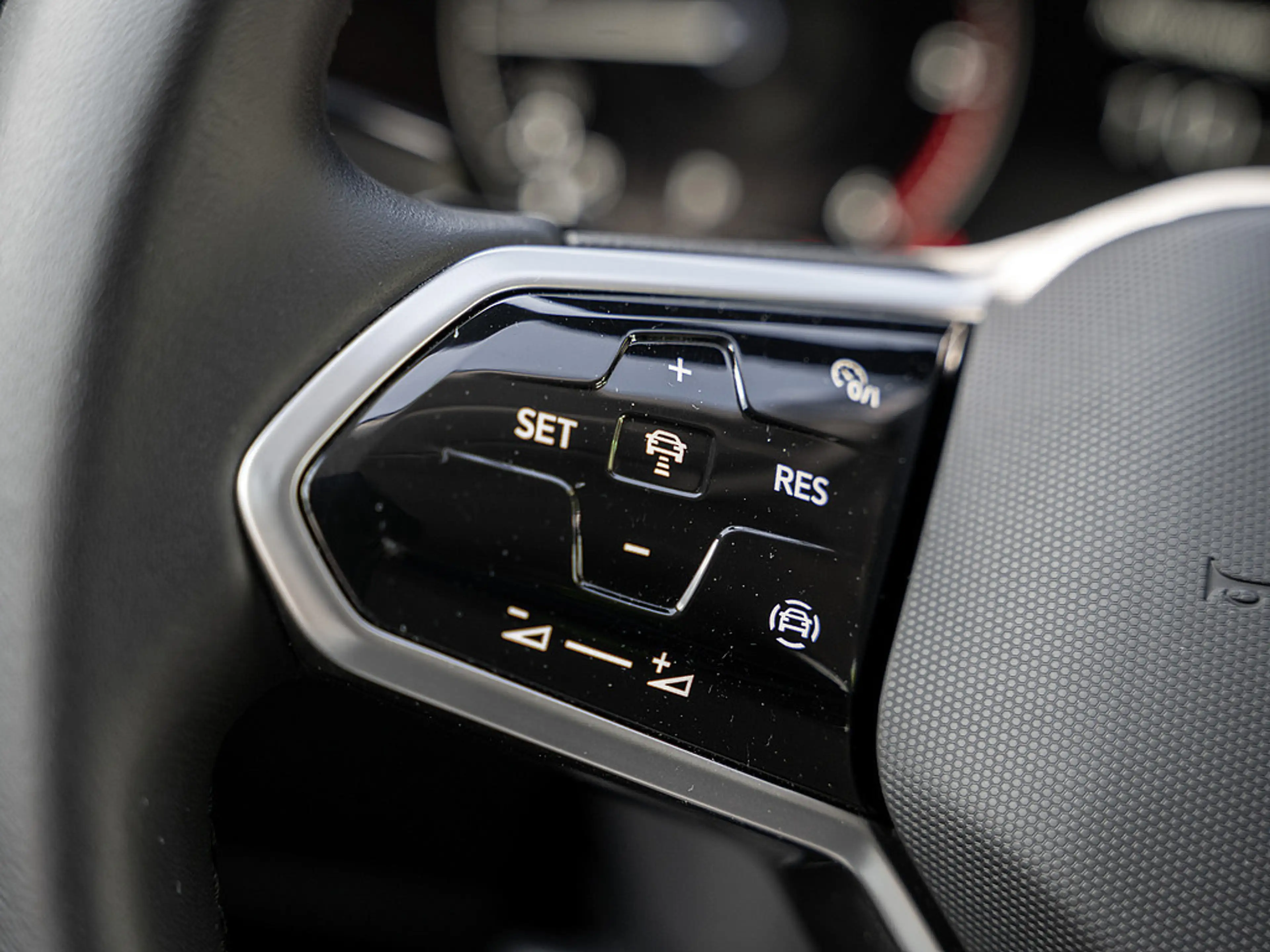 Volkswagen Touareg 3.0 TDI 4M AHK KAM MATRIX ACC NAVI — photo 13