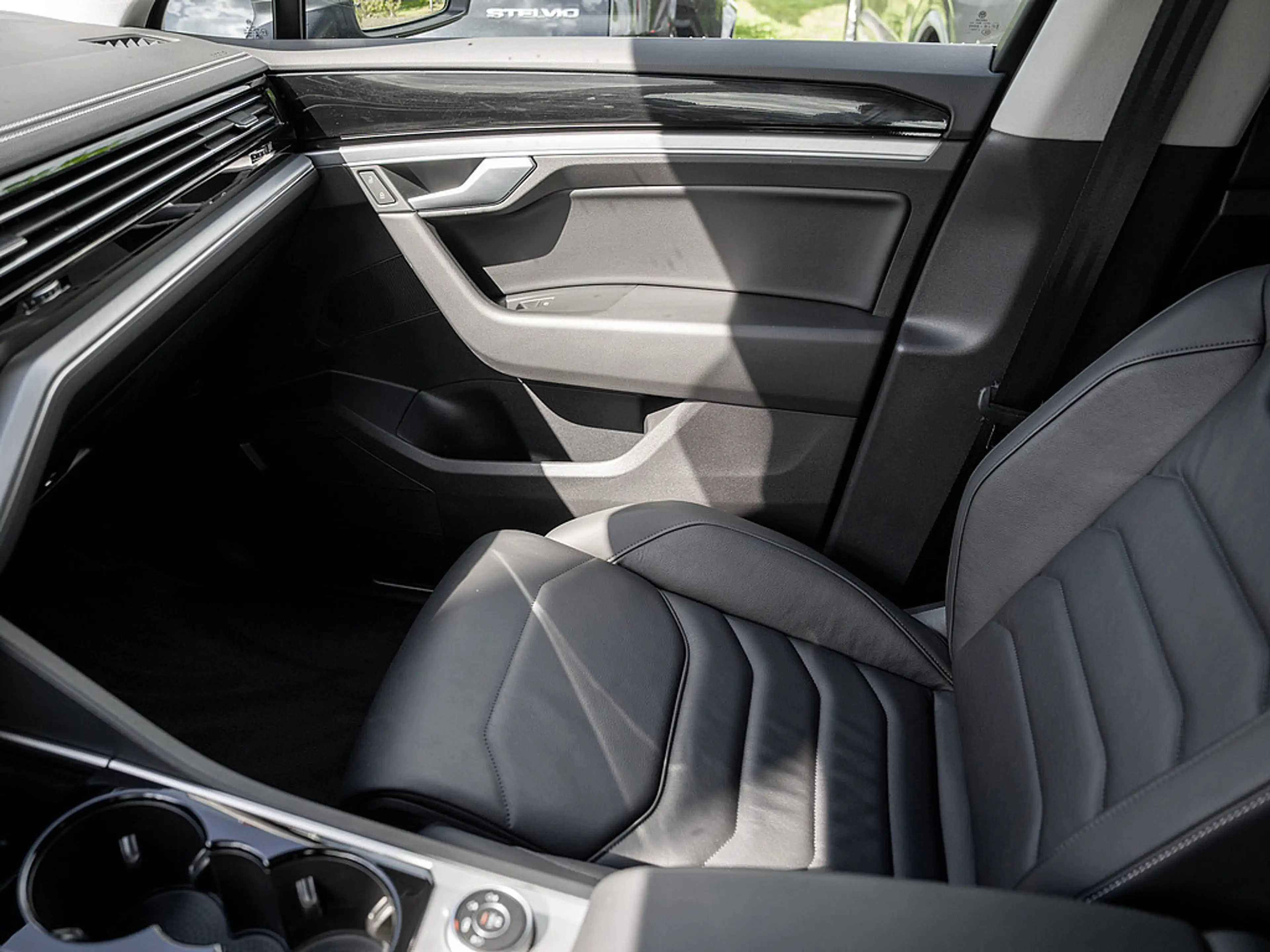 Volkswagen Touareg 3.0 TDI 4M AHK KAM MATRIX ACC NAVI — photo 11