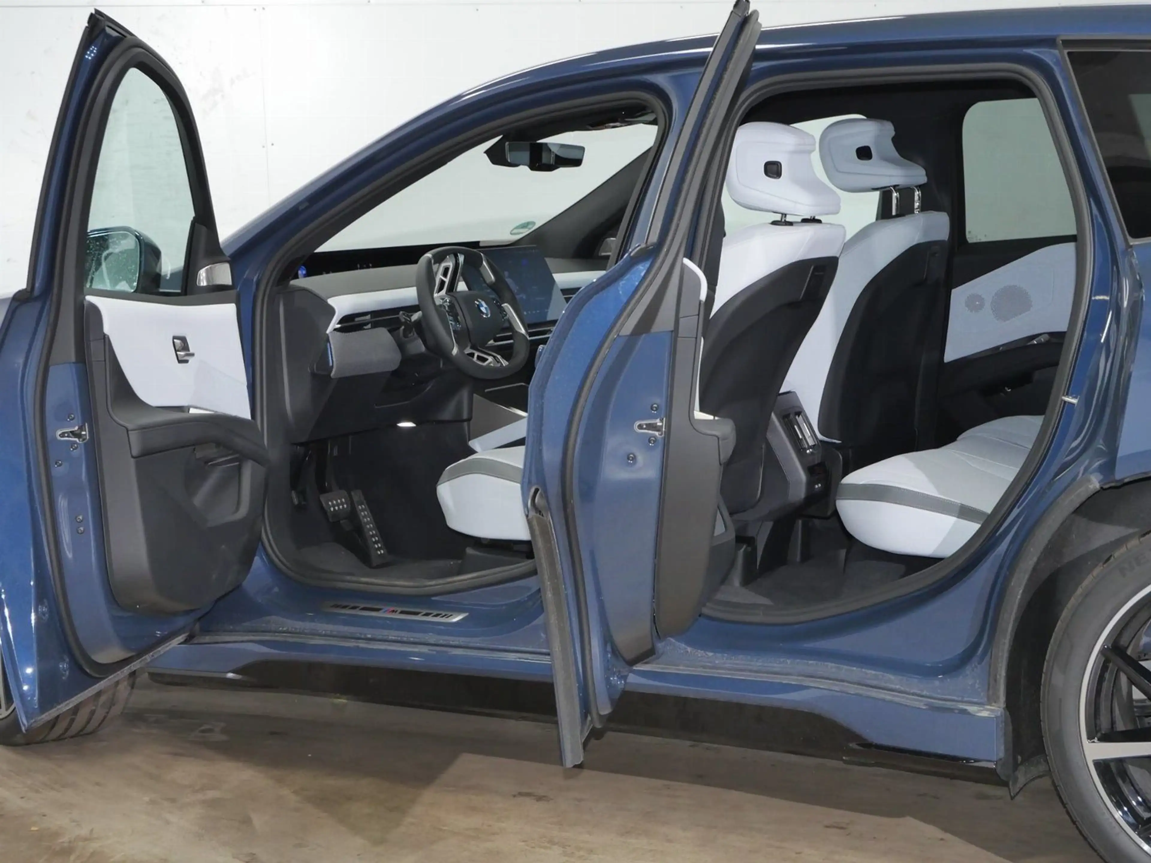 BMW iX3 50 xDrive M Sportpaket, Panoramadach, Multifunktio — photo 3