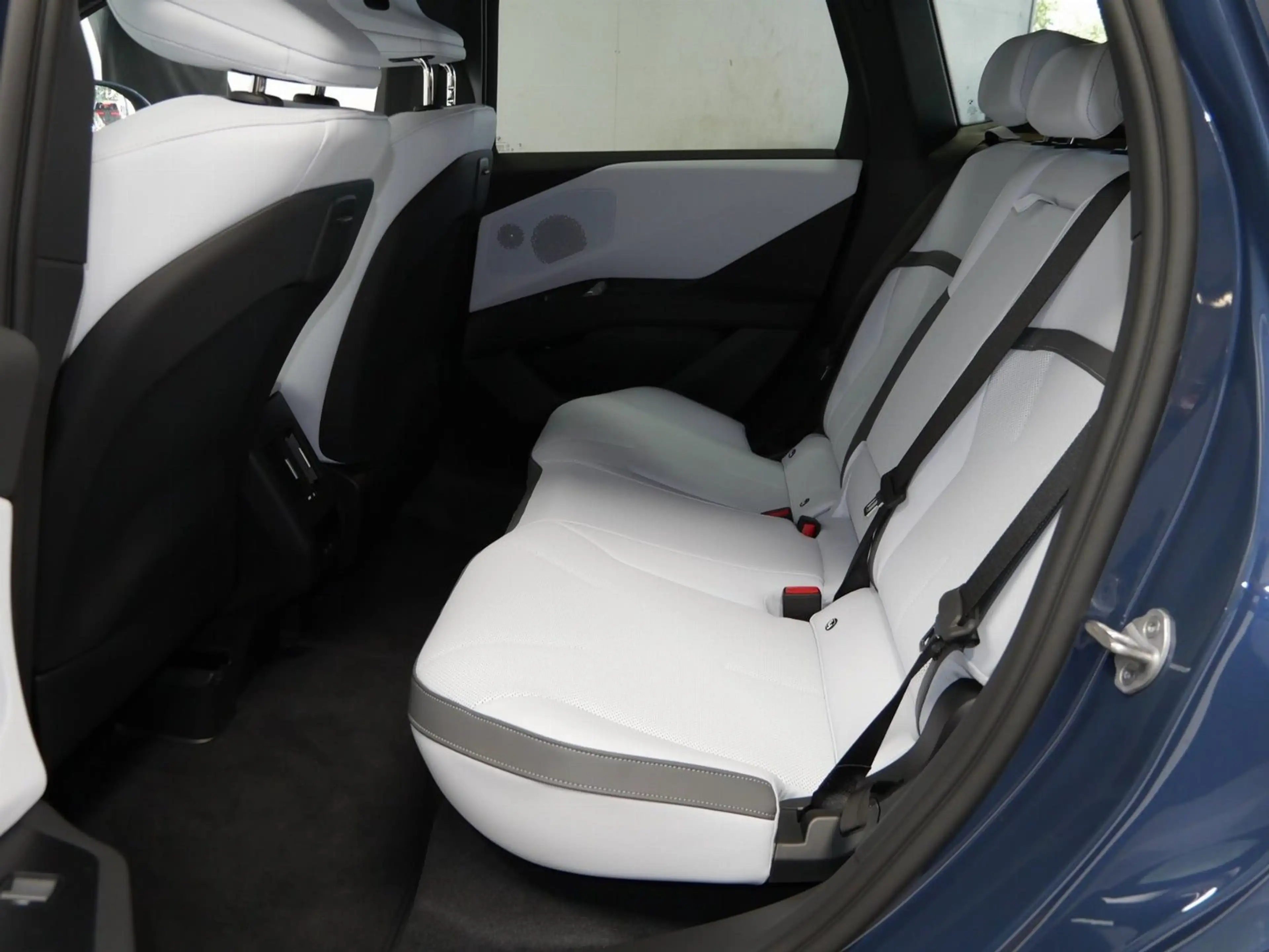 BMW iX3 50 xDrive M Sportpaket, Panoramadach, Multifunktio — photo 9