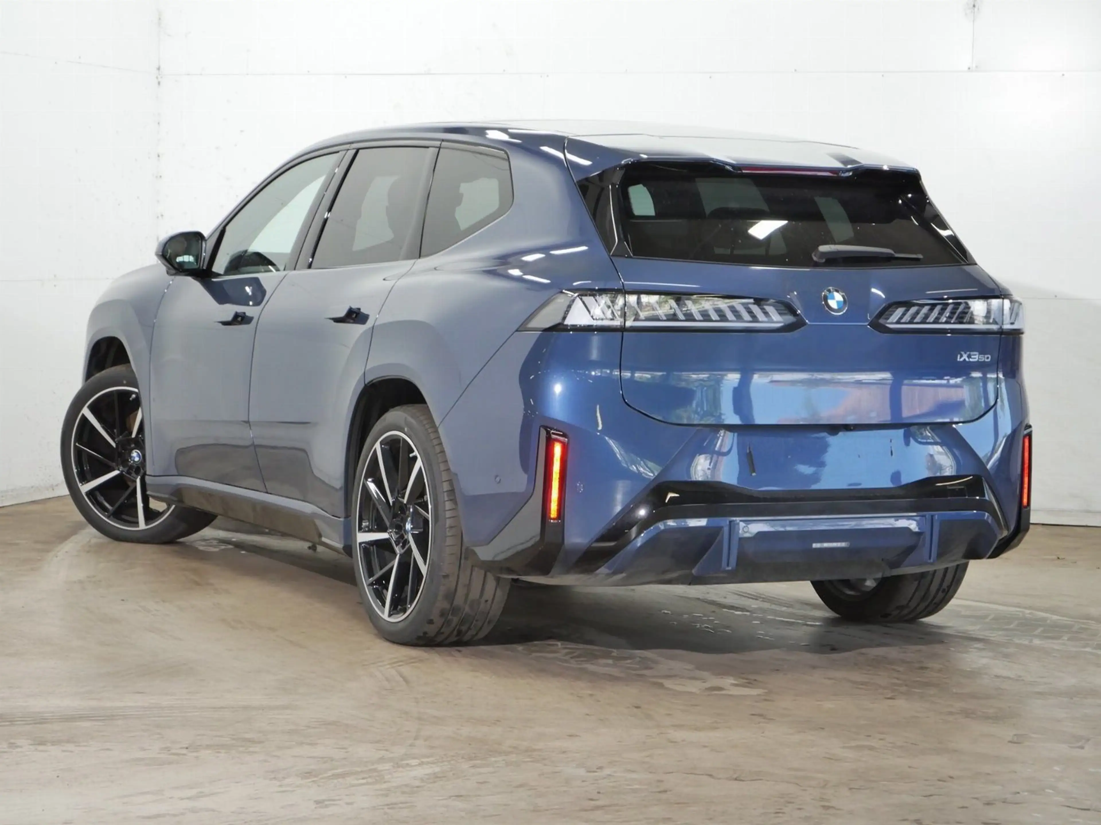 BMW iX3 50 xDrive M Sportpaket, Panoramadach, Multifunktio — photo 13