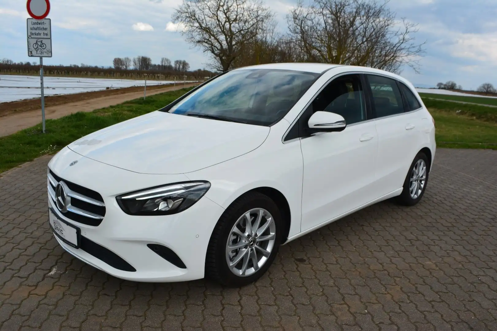 Mercedes-Benz B 250 Progressive Auto. LED MultiBeam MBUX Bílá - 1
