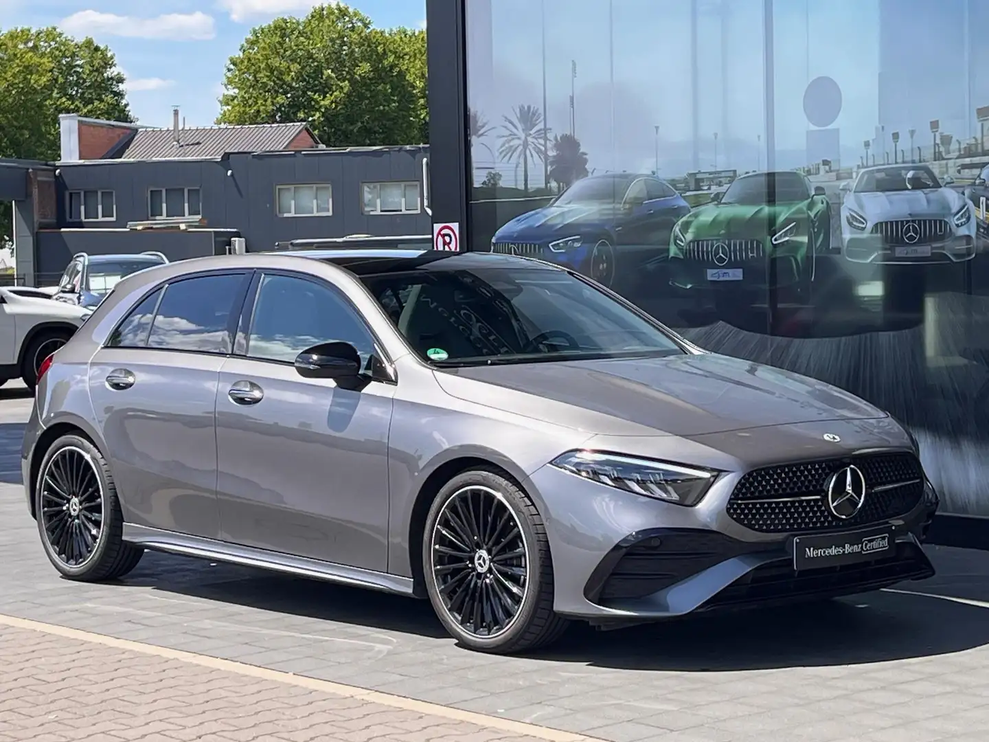 Mercedes-Benz A 250 4MATIC AMG Line Gris - 2