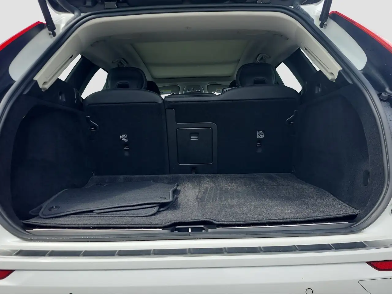 Volvo XC60 снимка Volvo XC60