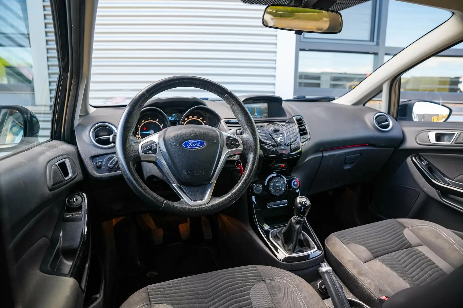 Ford Fiesta 1.0 Titanium Airco Navigatie Cruise 5 Deurs Zwart - 2