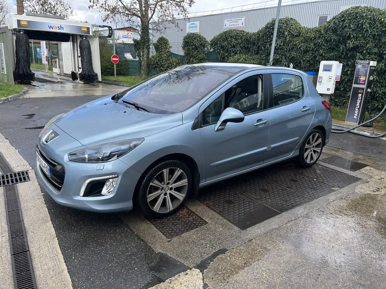 Peugeot 308 1.6 e-HDi 112ch FAP FÃ©line