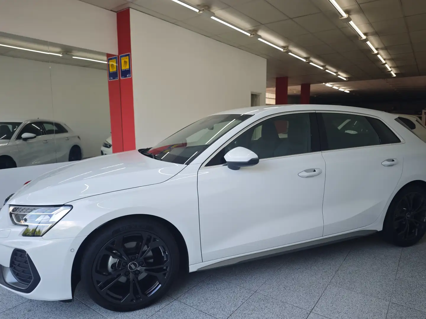 Audi A3 Sportback Genuine 150CV 35 TDI S tronic Blanco - 1
