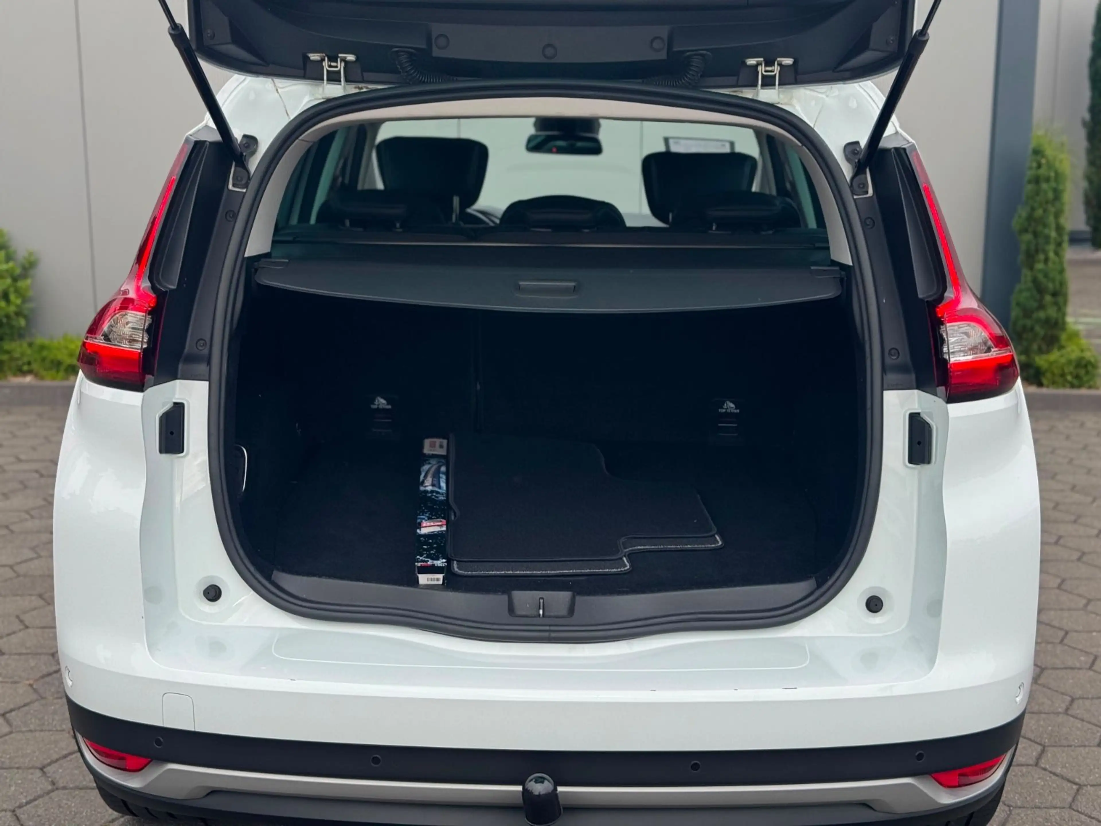 Renault Scenic IV Grand BOSE Edition Automalik Pano AHK — photo 3