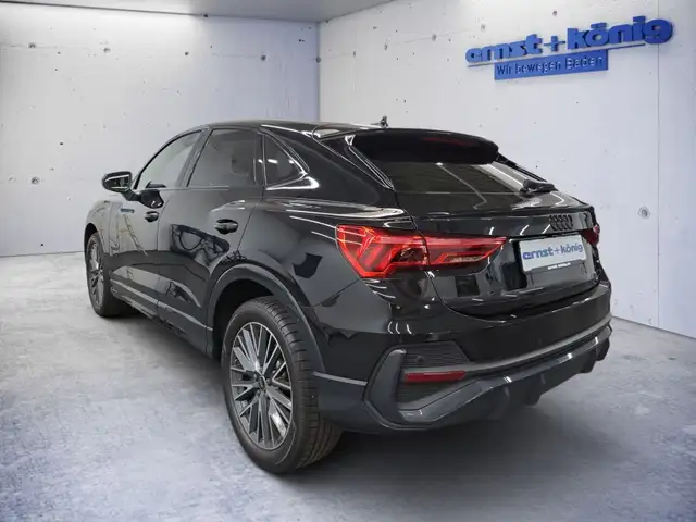Audi Q3 view 4