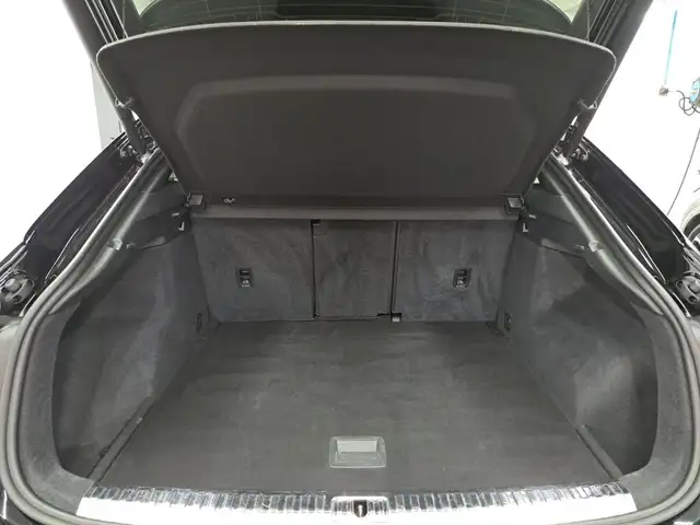 Audi Q3 view 7