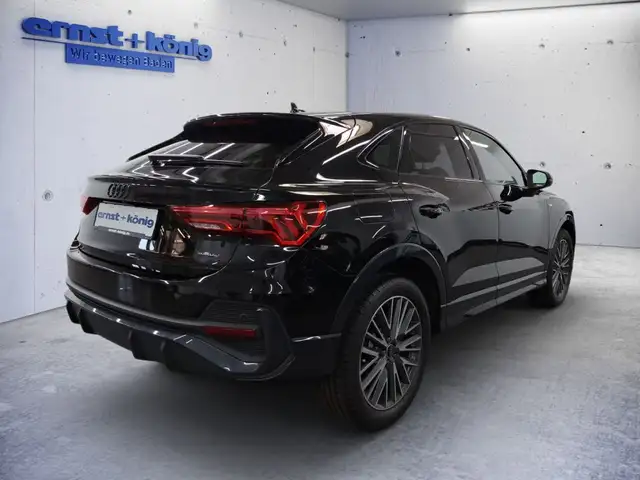 Audi Q3 view 3