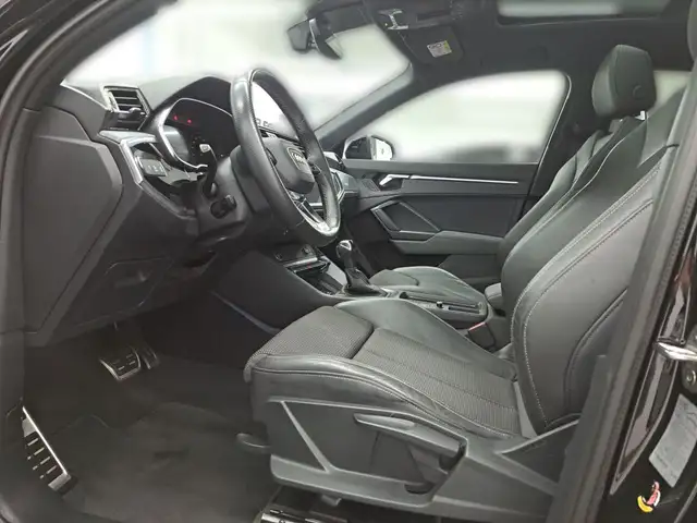Audi Q3 view 9
