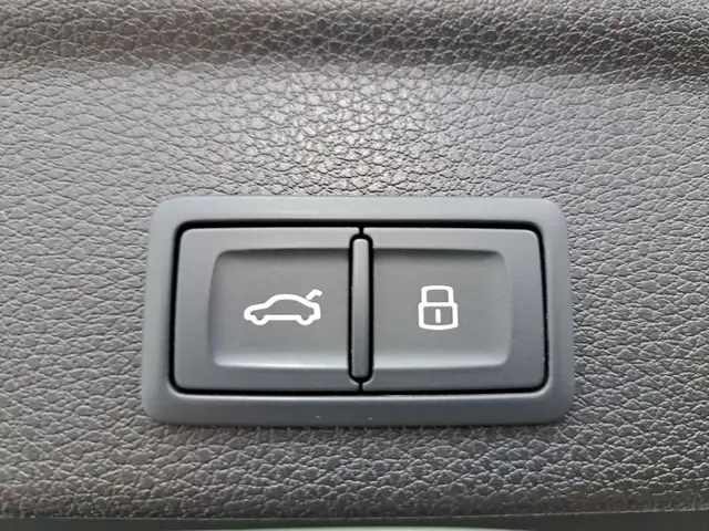 Audi Q3 view 8
