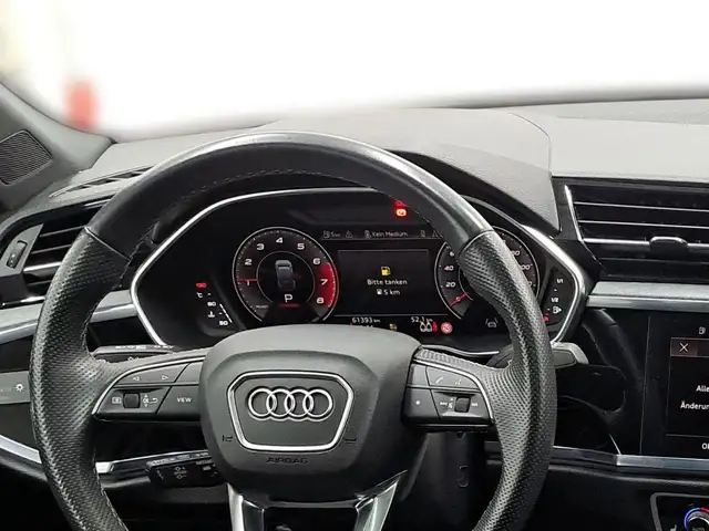 Audi Q3 view 12