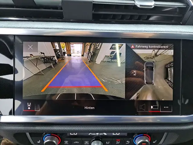 Audi Q3 view 13
