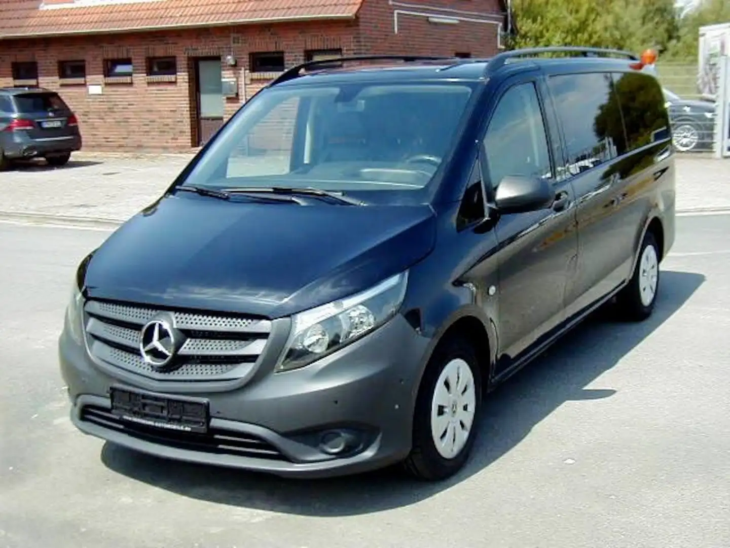 Mercedes-Benz Vito 111 CDI Pro Lang - Klima - 9 Sitzer Zwart - 2