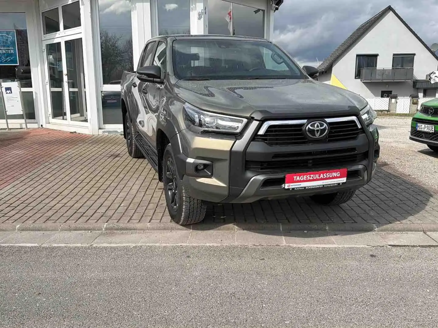 TOYOTA Hilux