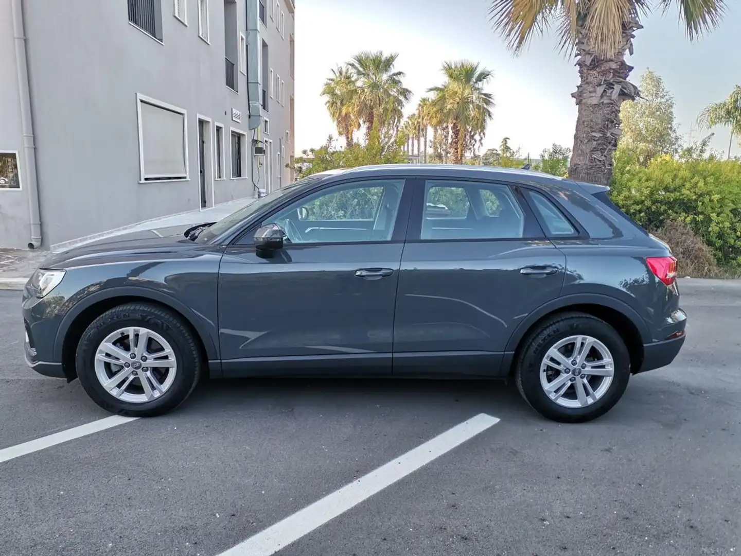 Audi Q3 35 TDI S tronic Business Grigio - 2