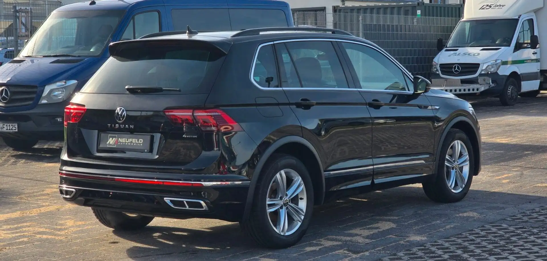 Volkswagen Tiguan R-Line 4Motion / Business-Paket Premium Schwarz - 2