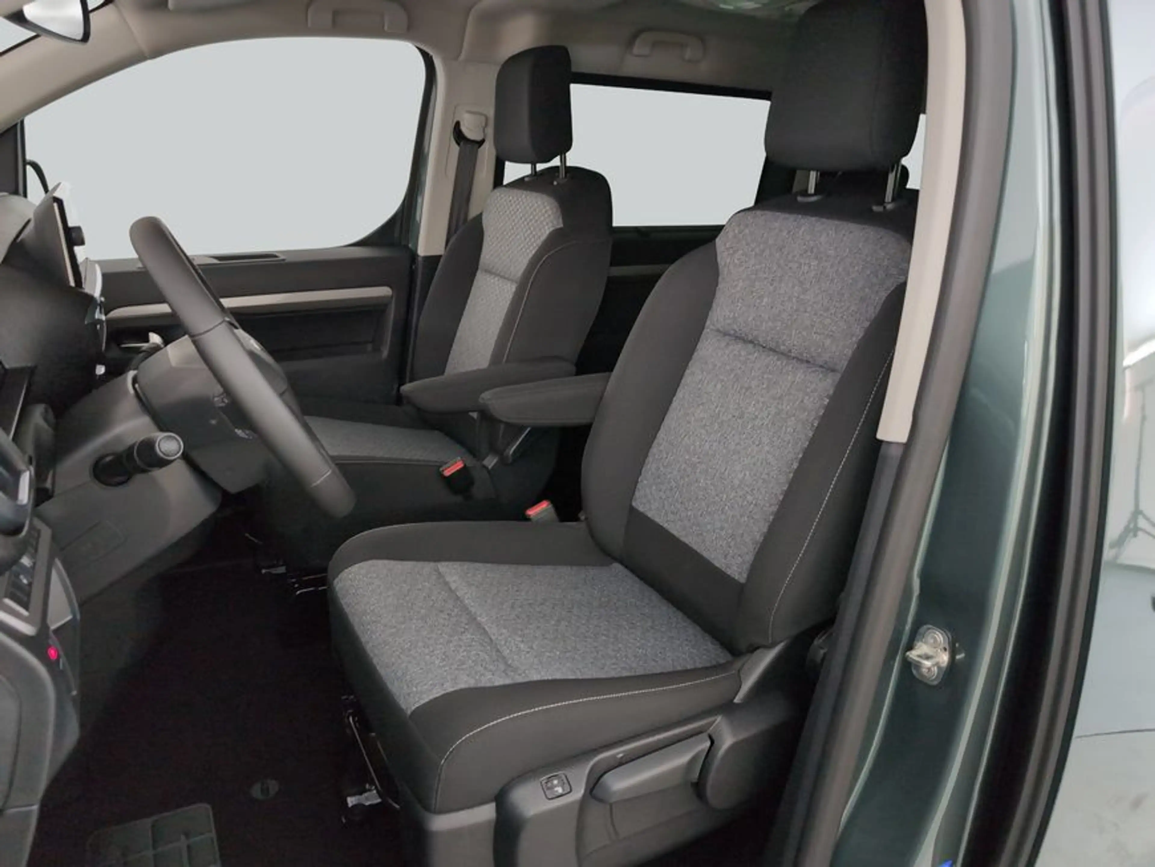 Peugeot Traveller L2 2.0 BlueHDi 180 EAT8 Active 8-Sitzer — photo 10
