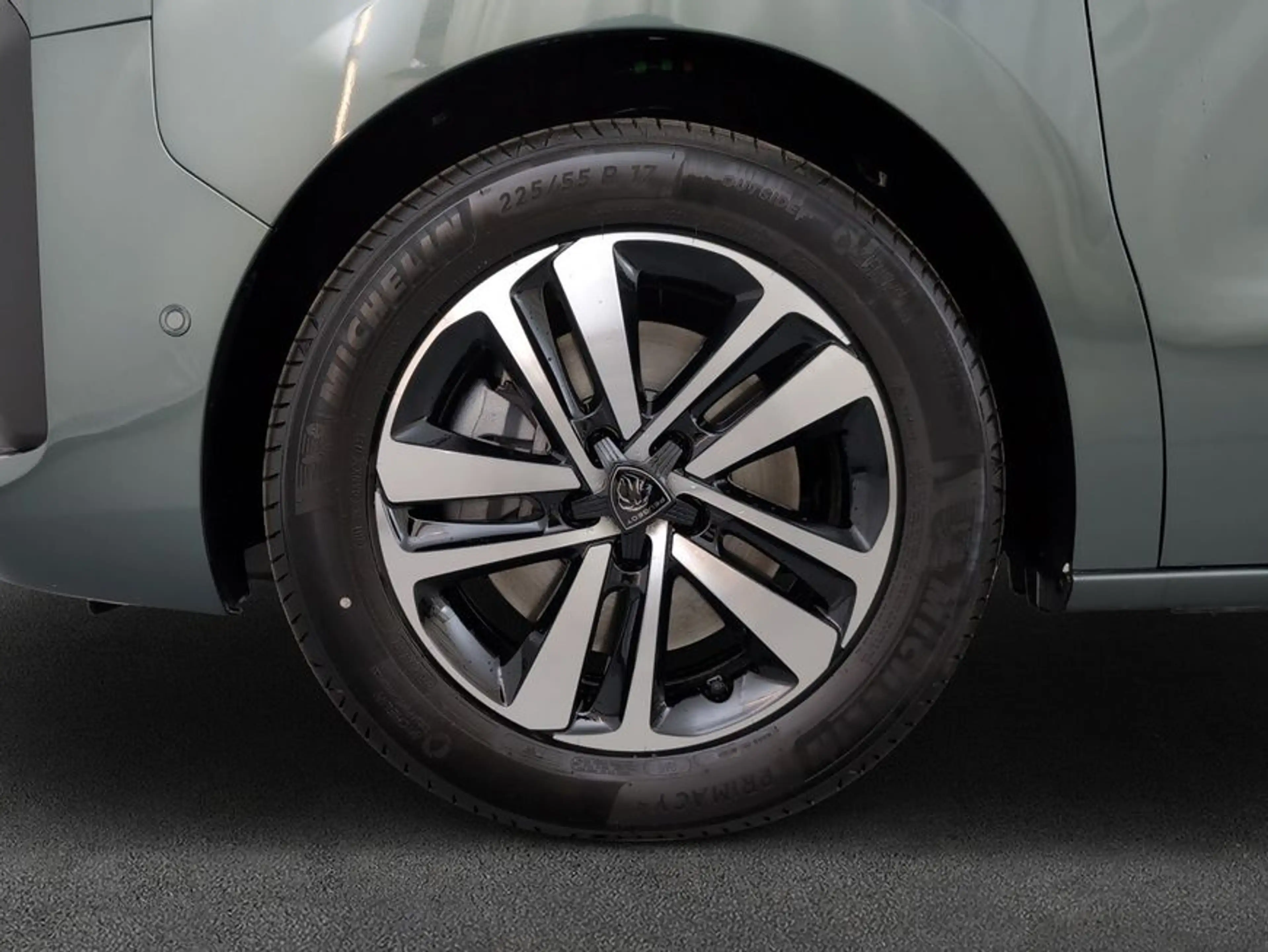 Peugeot Traveller L2 2.0 BlueHDi 180 EAT8 Active 8-Sitzer — photo 7