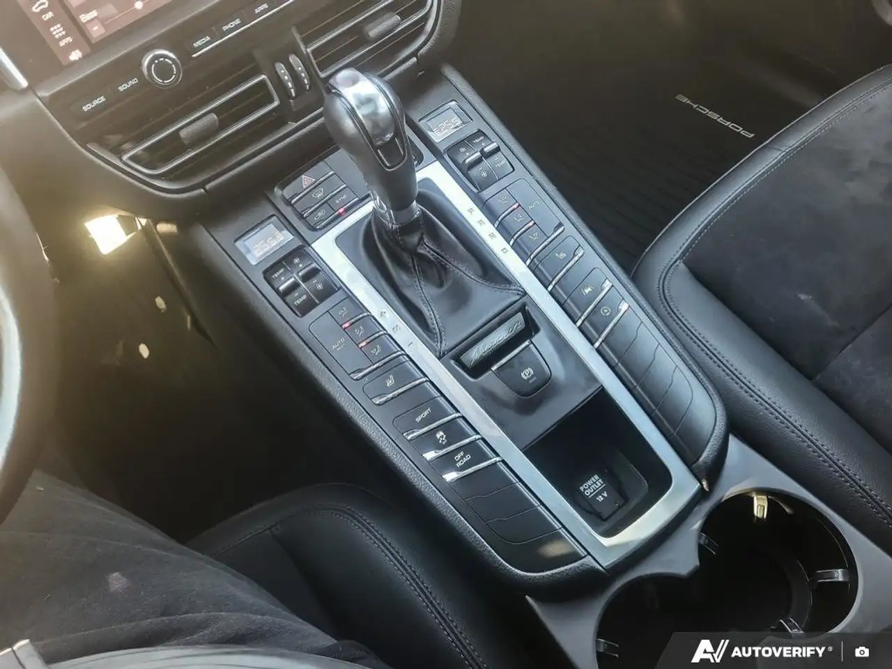 Porsche Macan снимка Porsche Macan