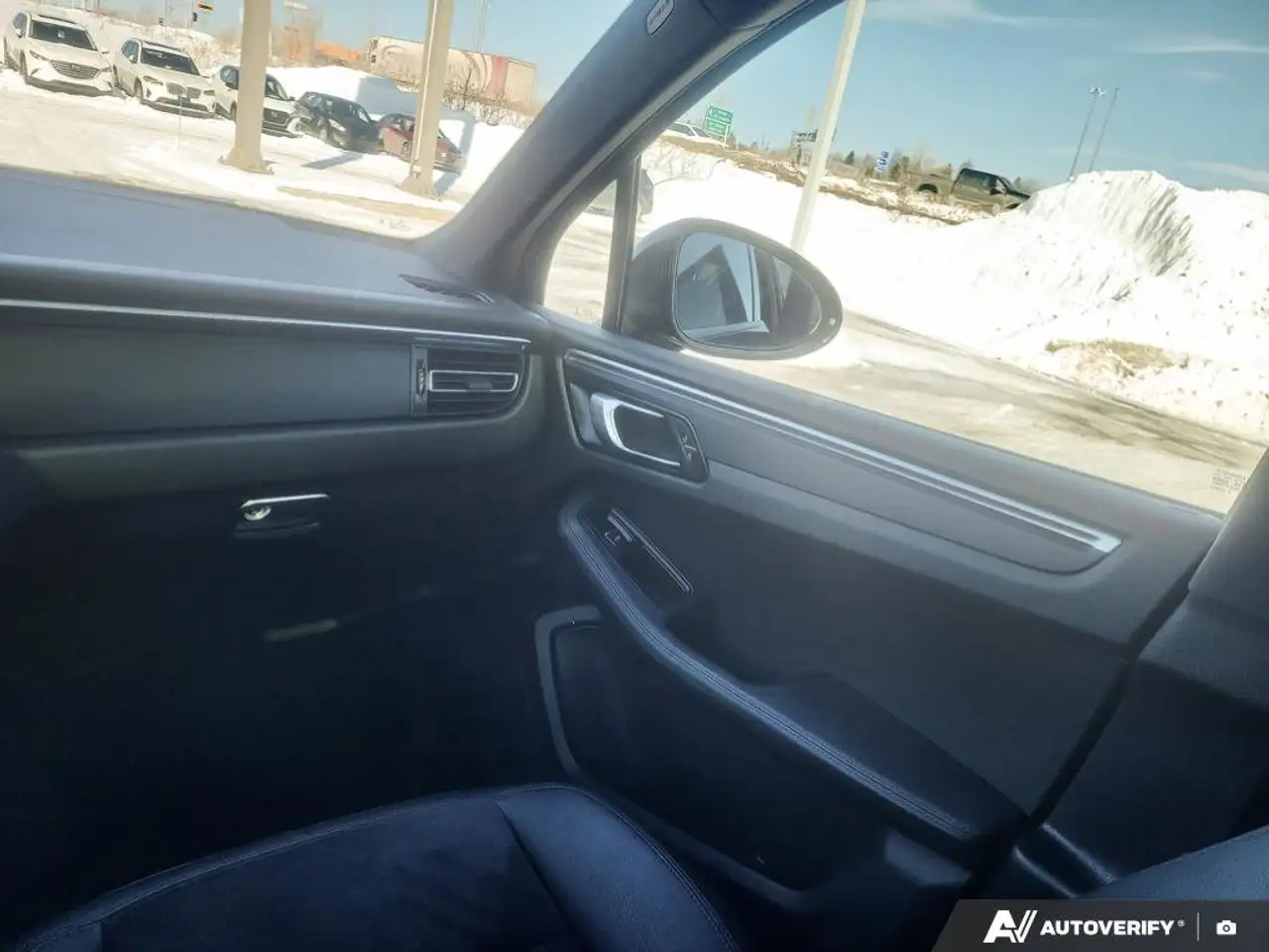 Porsche Macan снимка Porsche Macan