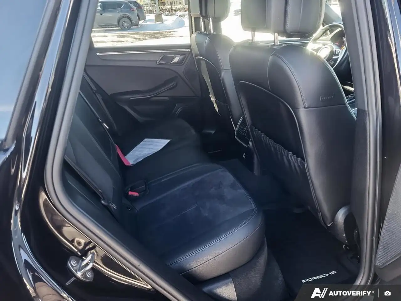 Porsche Macan снимка Porsche Macan