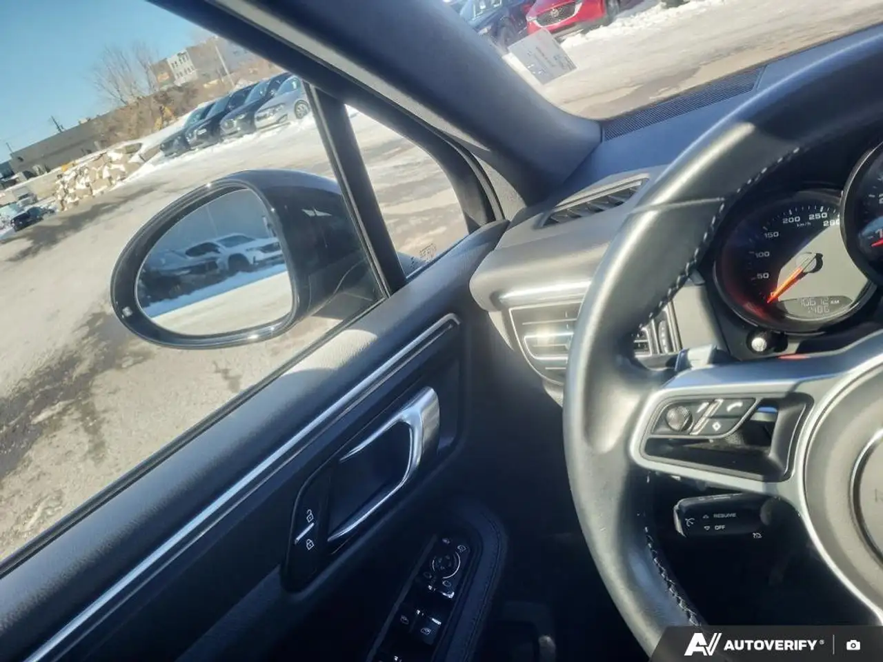 Porsche Macan снимка Porsche Macan
