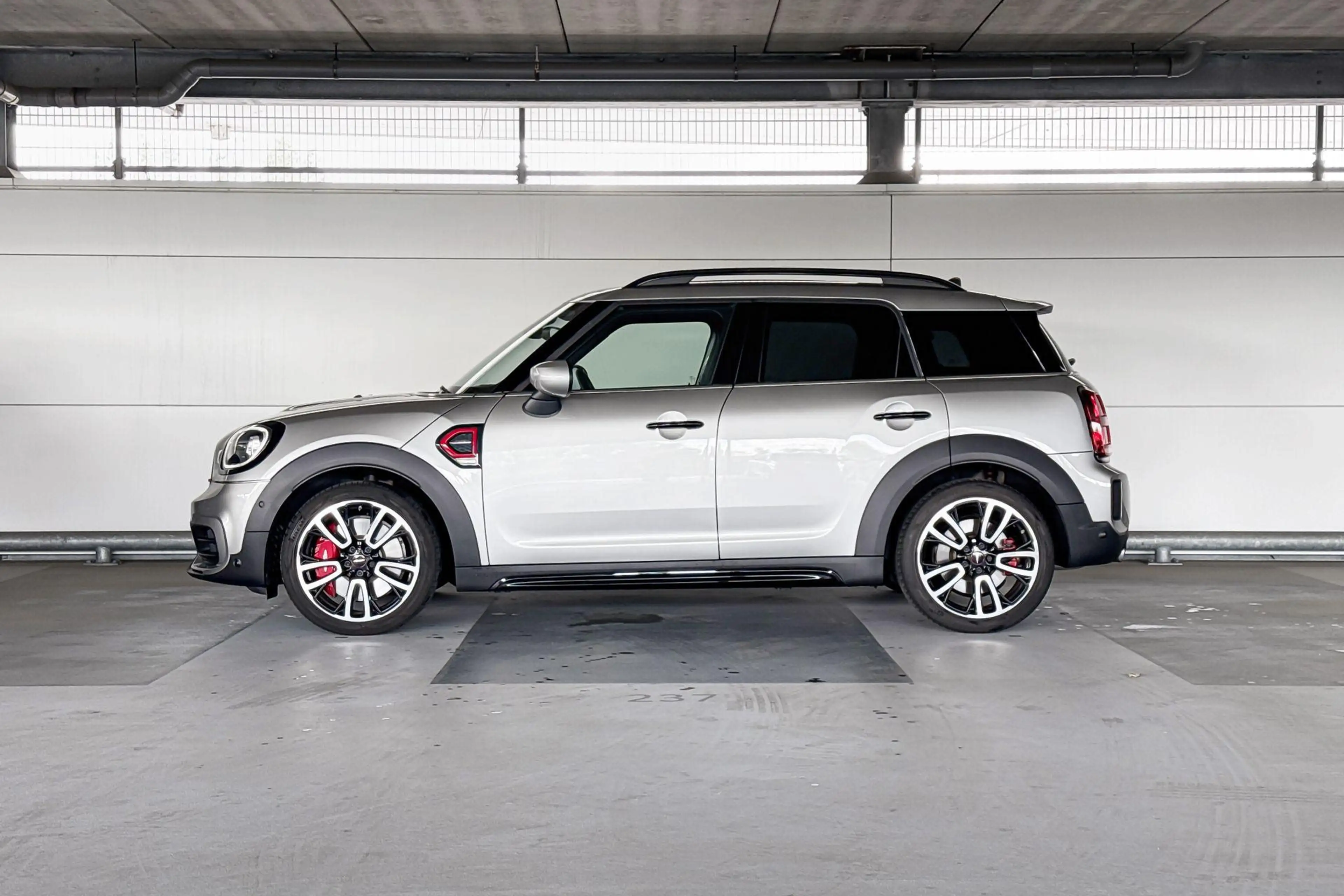 MINI John Cooper Works Countryman 2.0 ALL4 — photo 2
