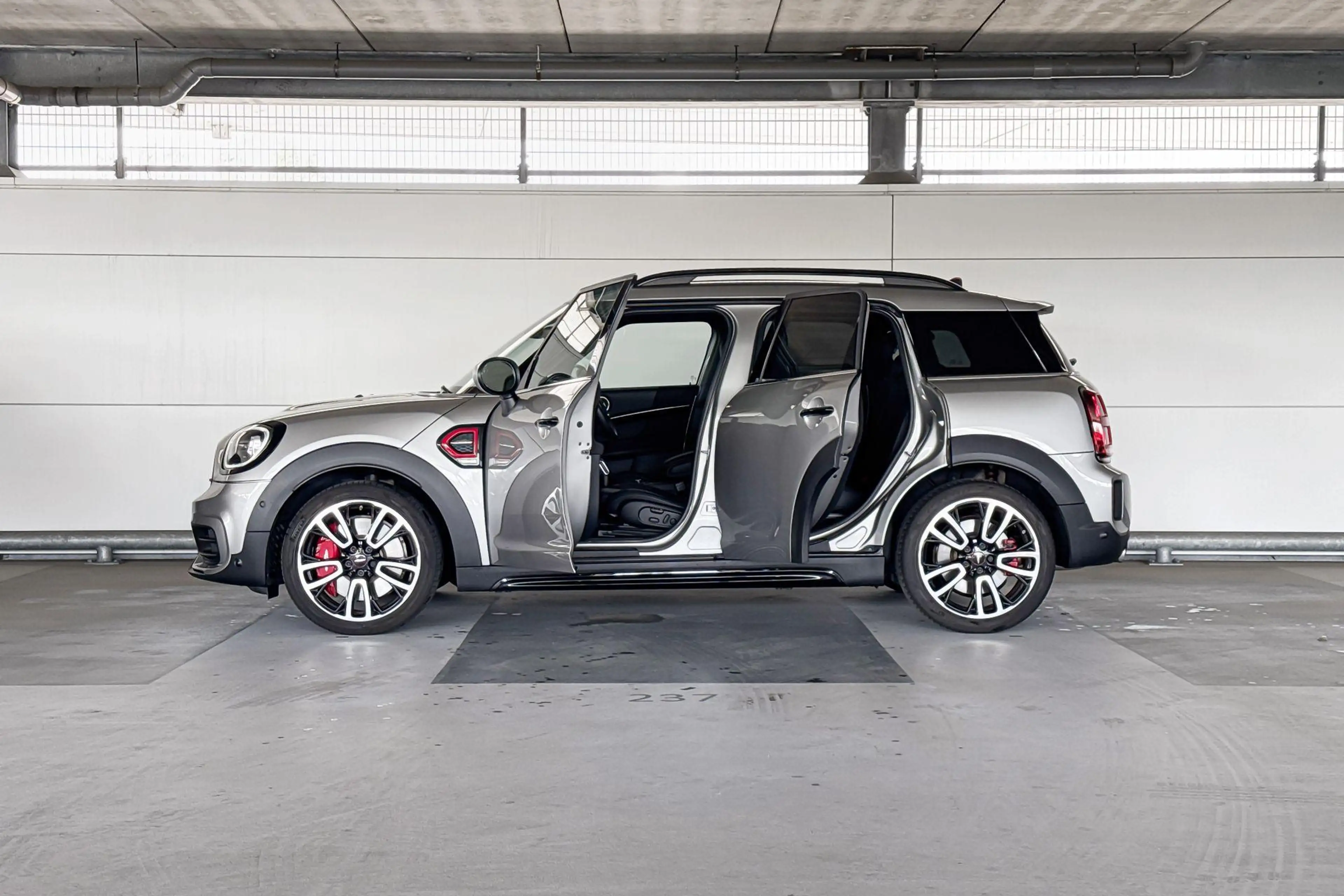 MINI John Cooper Works Countryman 2.0 ALL4 — photo 3