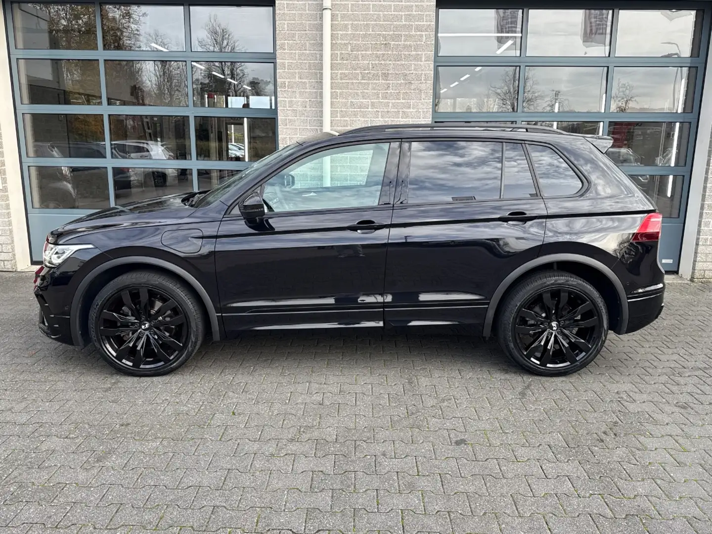 Volkswagen Tiguan 1.4 TSI eHybrid R-Line Business+ 245PK | BLACK STY Negro - 2
