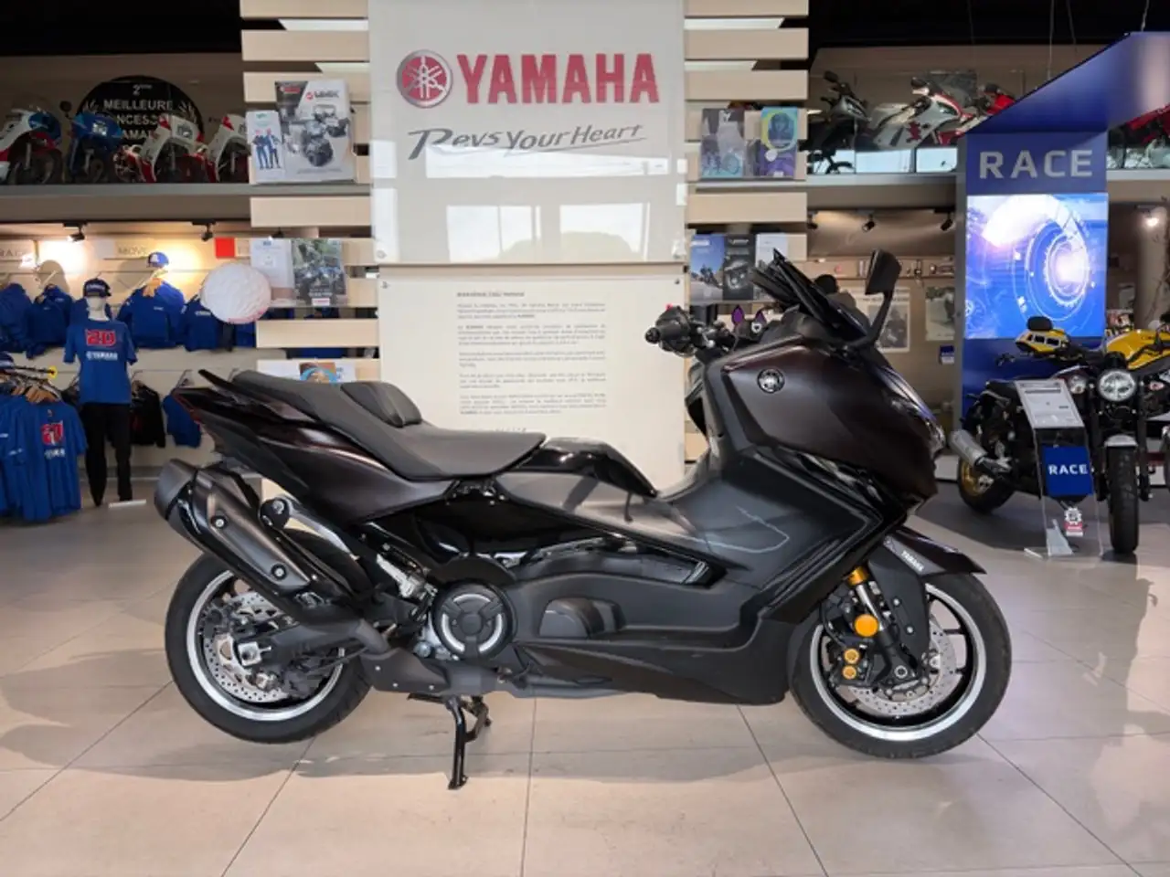 Yamaha Tmax 560