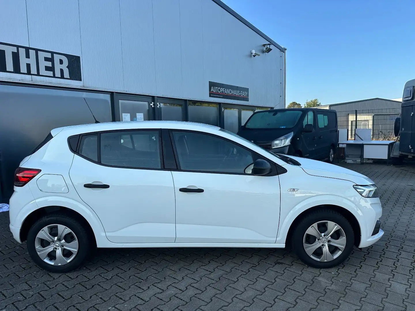 Dacia Sandero III Essential Modell 2022 1Hand Klima Weiß - 2