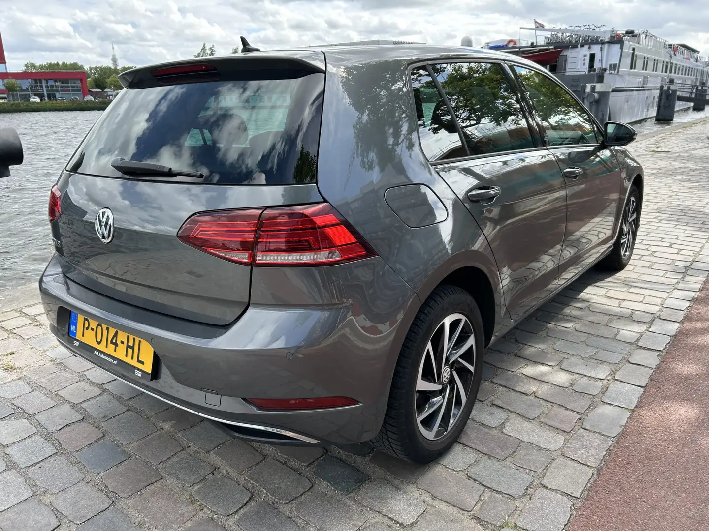 Volkswagen Golf 1.0 TSI Comfortline Business Sound uitvoering  App Gris - 2
