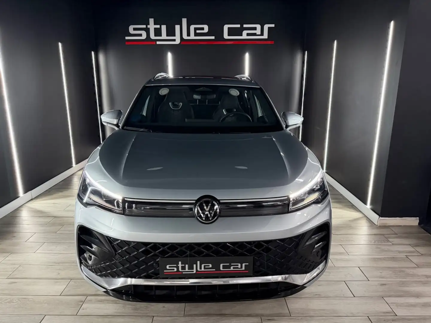 Volkswagen Tiguan 1.5 TSI eHybrid R-Line DSG 150kW Gris - 2