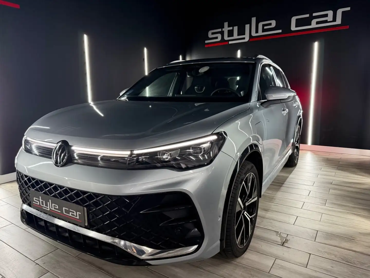 Volkswagen Tiguan 1.5 TSI eHybrid R-Line DSG 150kW Gris - 1