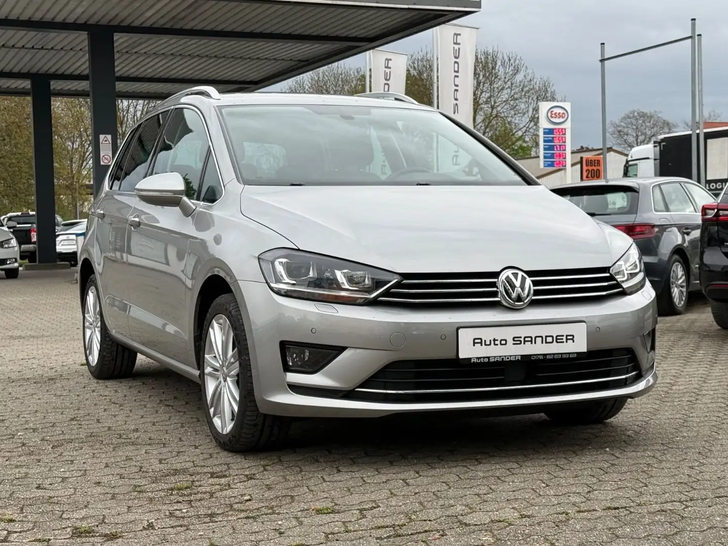 Volkswagen Golf Sportsvan VII Highline AHK BI-XENON 8fach Plateado - 1