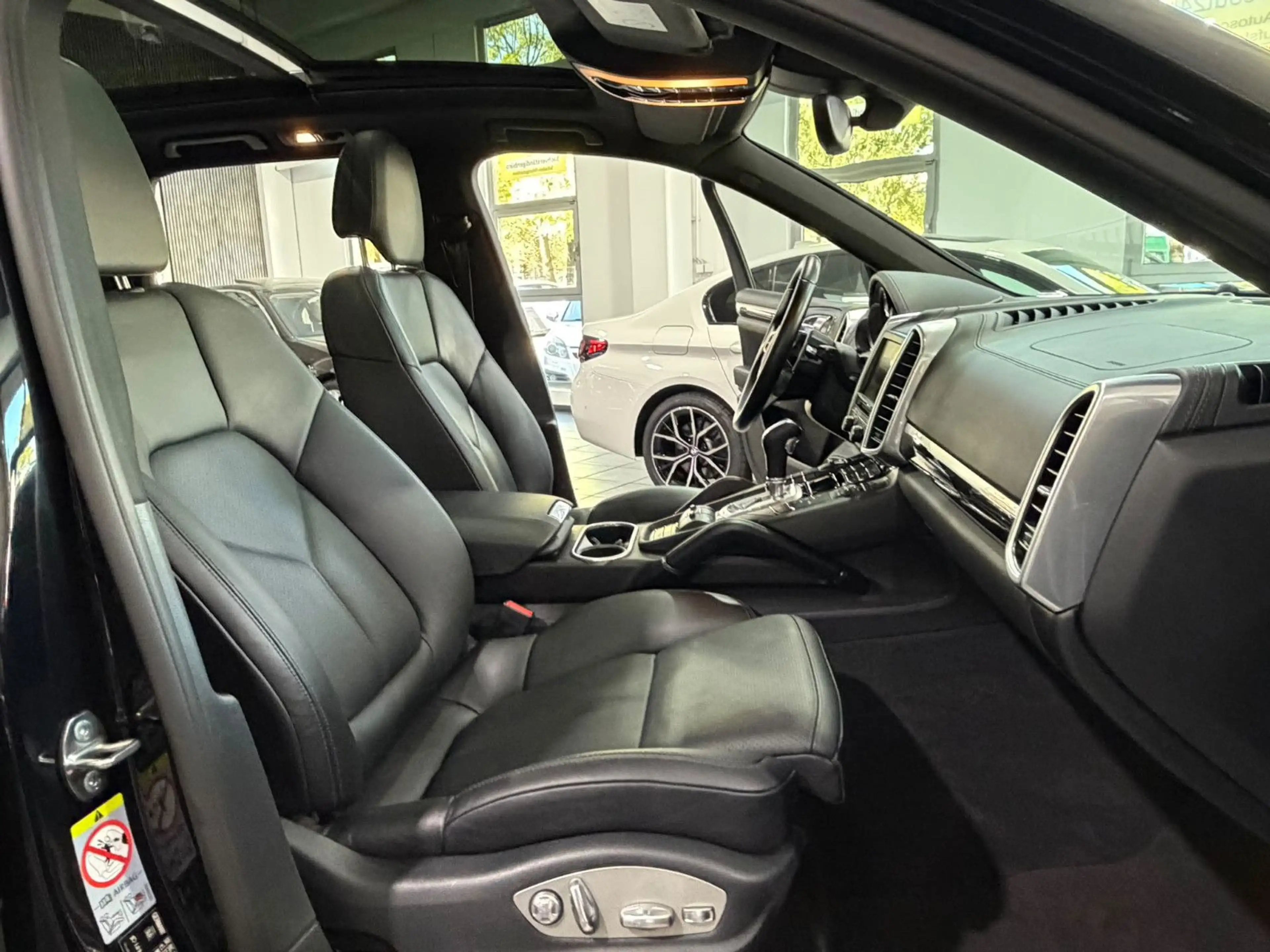 Porsche Cayenne Diesel*Pano*Luft*AHK*Sthz*1.Hd*Appr*Voll — photo 11