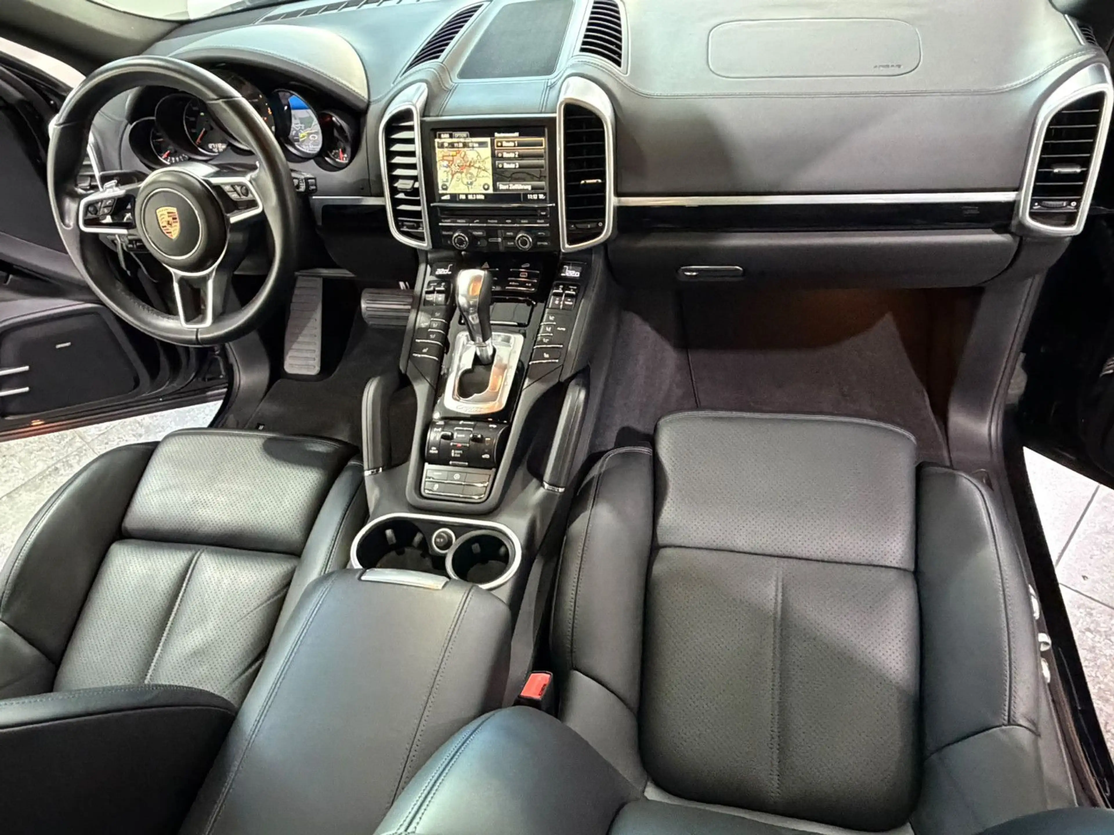 Porsche Cayenne Diesel*Pano*Luft*AHK*Sthz*1.Hd*Appr*Voll — photo 9