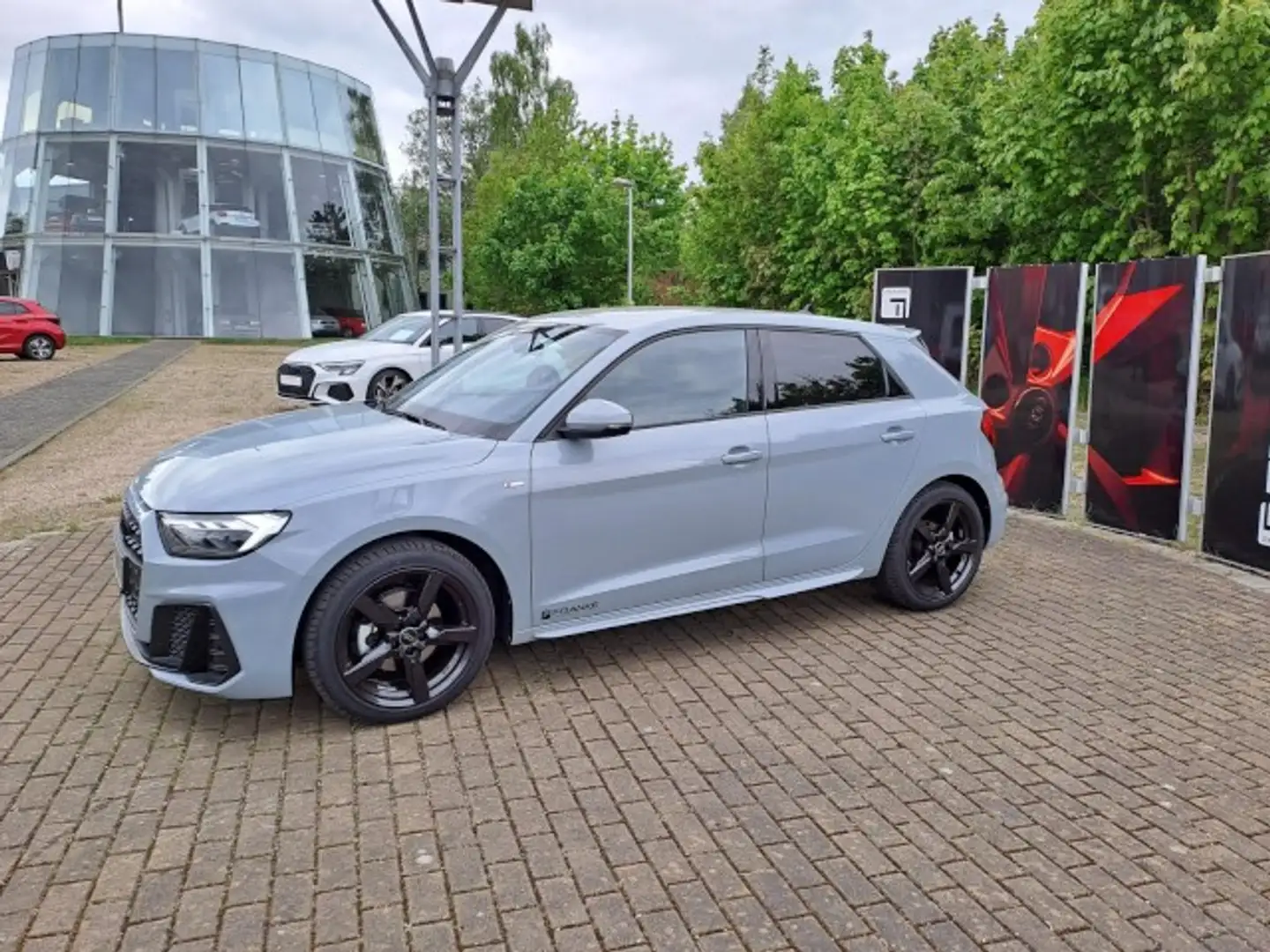 Audi A1 Sportback 30 TFSI S line LED*Teilleder Klima Grijs - 2