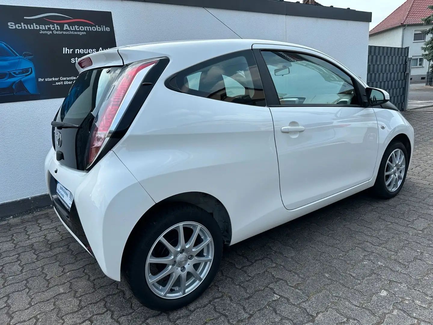 Toyota Aygo X Aygo AYGO x-play AUTOMATIK Navi Klima Kamera 1Hd Blanc - 2