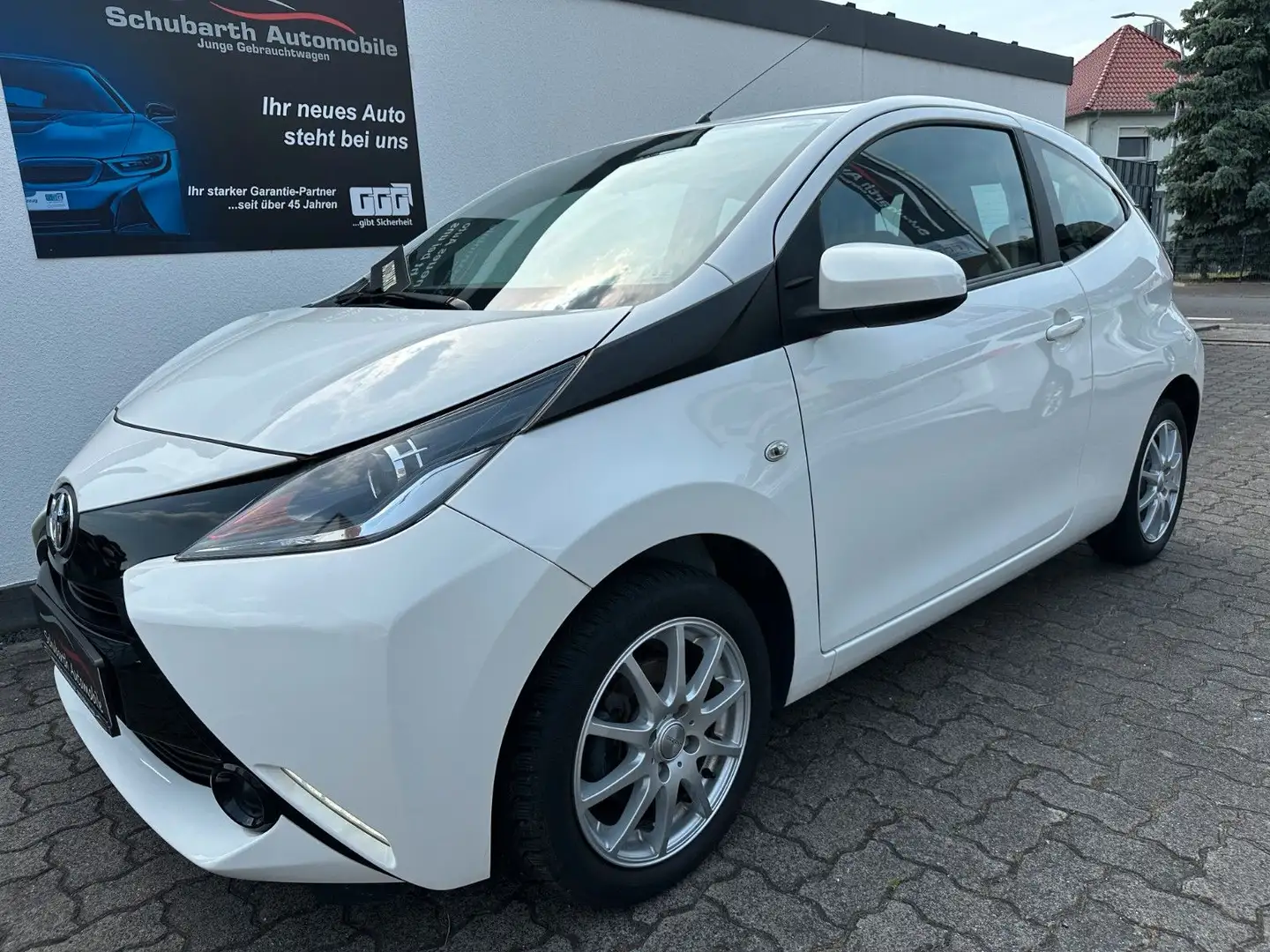 Toyota Aygo X Aygo AYGO x-play AUTOMATIK Navi Klima Kamera 1Hd Blanc - 1