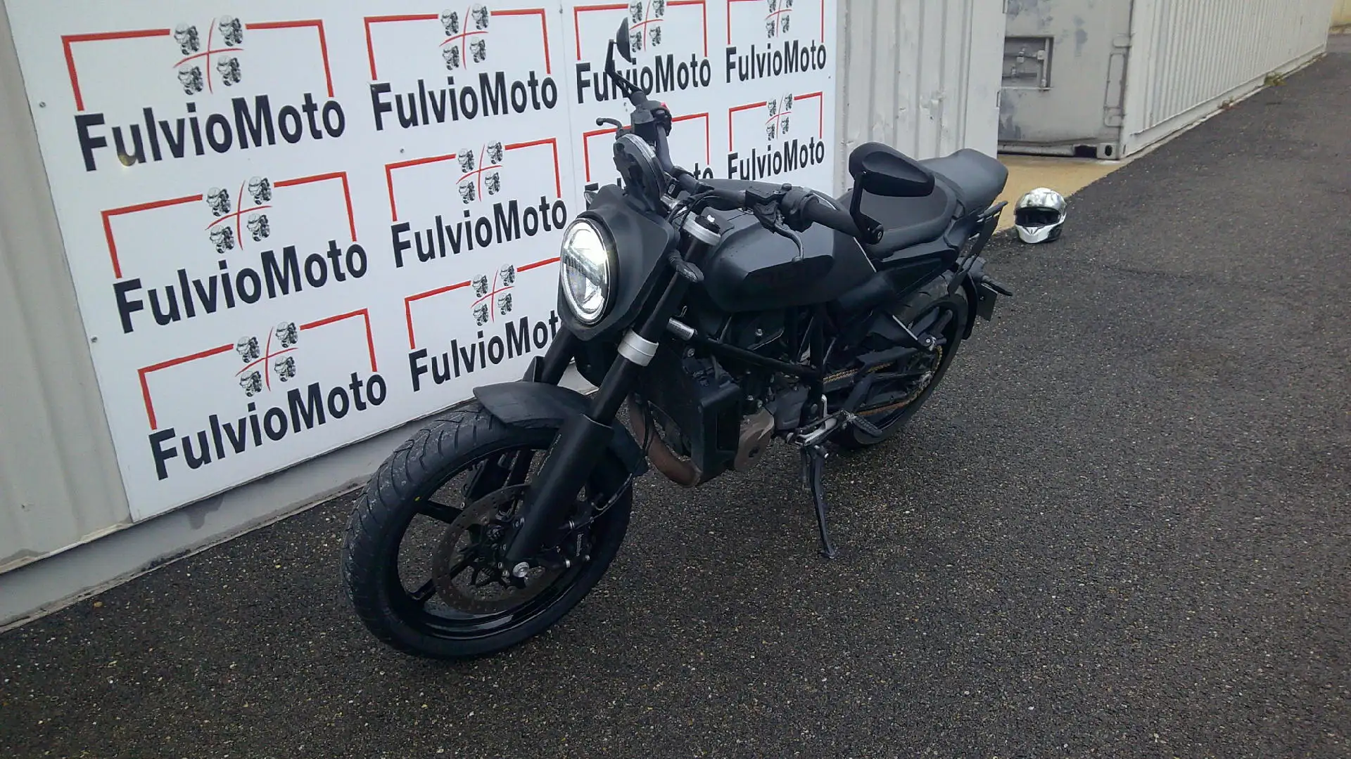 Husqvarna Svartpilen - 2